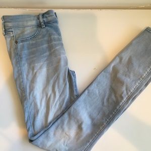 Light wash Abercrombie skinny jeans